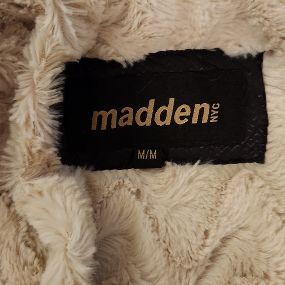 NWOT Madden Girl Black Puffer Coat with Cream Lining. Never Worn - Picture 3 of 8